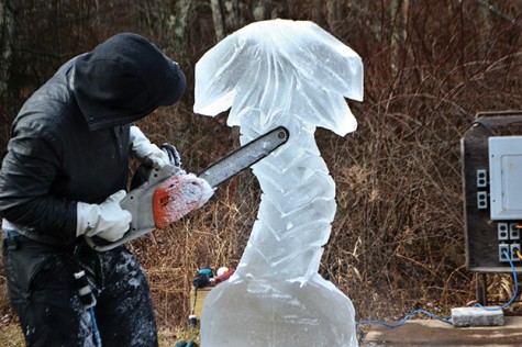 On certain days there are live professional ice carving competitions. 