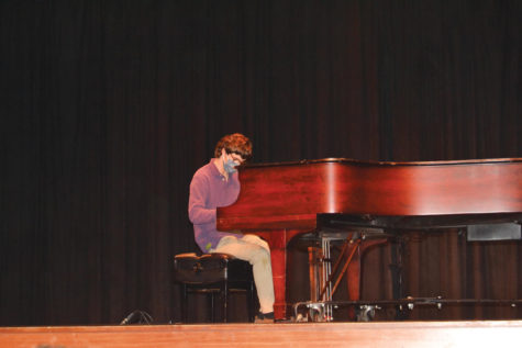 Aiden McCarthy (Senior, Mass Commuications) performs an improvised piece on the piano as part of the Homecoming Talent show. 