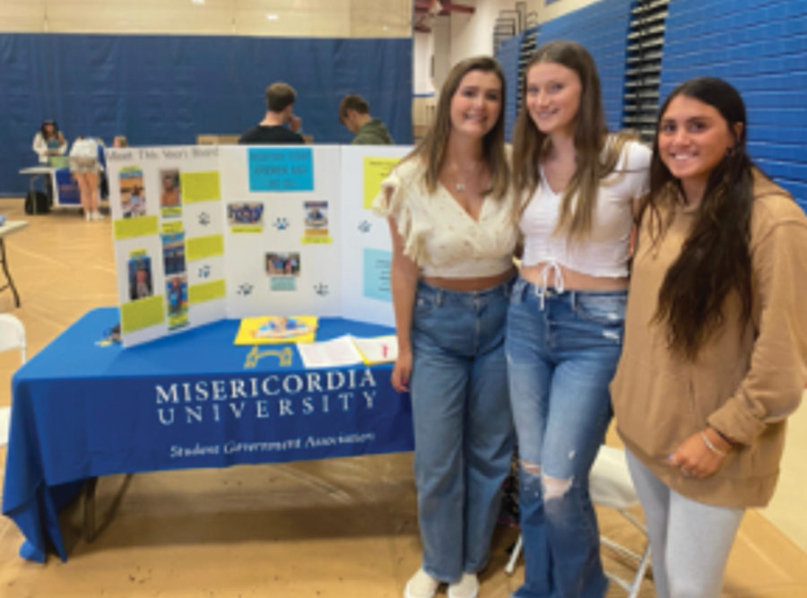 Haleigh Merriman, Meaghan McCaffrey, and Haliee Kolvenbach promoting Student Government at the Involvement Fair 